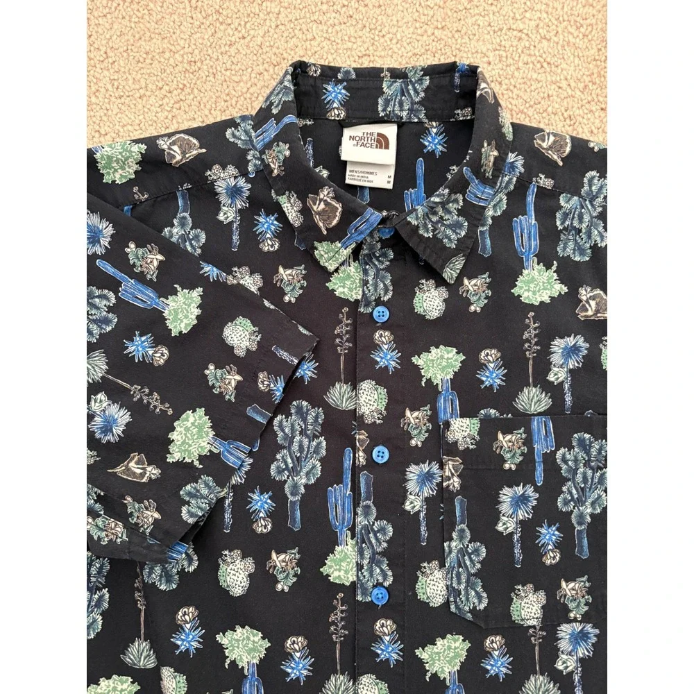 The North Face Men Button Down Shirt Medium Black Cactus Desert Short Sleeve EUC